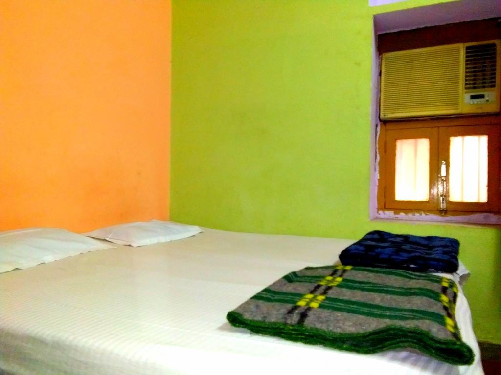 Yogi Lodge 瓦拉纳西 外观 照片
